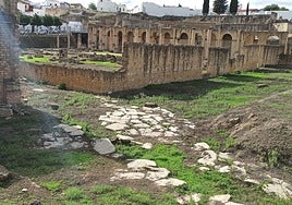 Cultura demolerá tres casas junto al teatro de Itálica para nuevas excavaciones arqueológicas