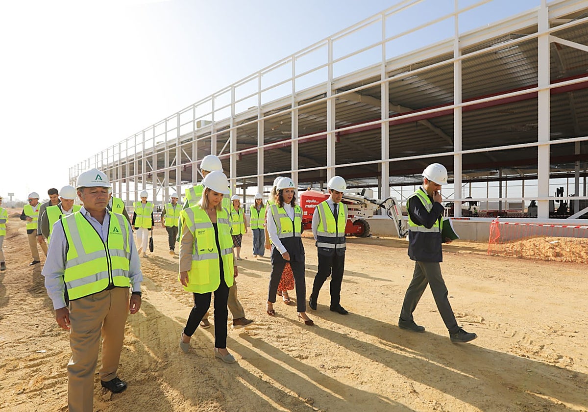 La consejera de Fomento, en las obras de las cocheras del tranvía