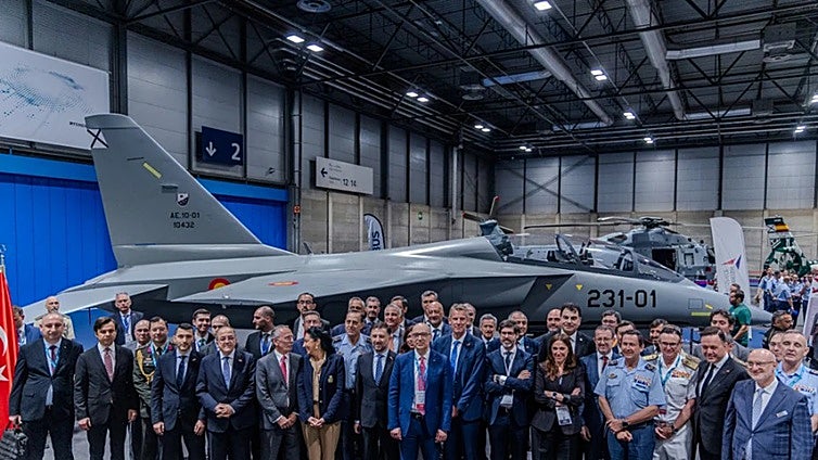 Airbus lidera un consorcio para 'españolizar' 45 cazas turcos por 1.040 millones