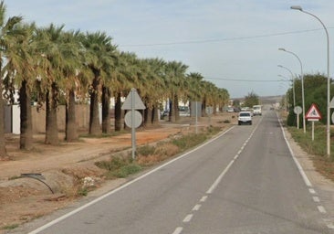 Muere el conductor de un coche tras salirse de la carretera y chocar contra un muro en Marchena