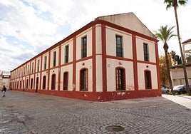 Urbanismo autoriza la restauración de la fachada un edificio del IAPH en el Monasterio de la Cartuja