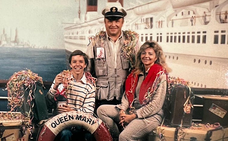 Imagen principal - Fotos familiares de Antonio Muñoz Cariñanos y su familia; en última instancia, el doctor Pablo Muñoz Cariñanos