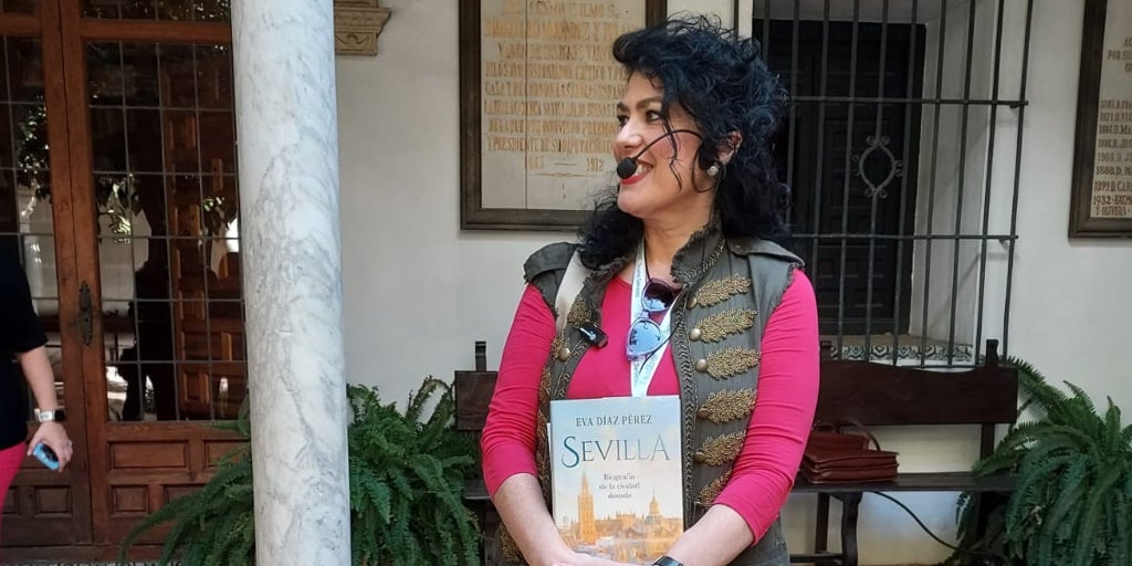 Eva Díaz Pérez publica el libro 'Sevilla. Biografía de la ciudad dorada'