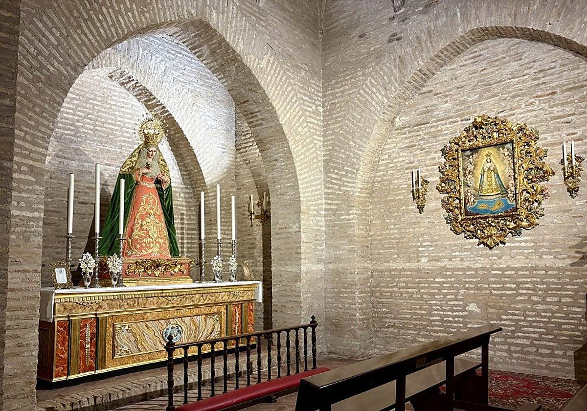 La Virgen de la Aurora, en su nueva localización dentro de la capilla