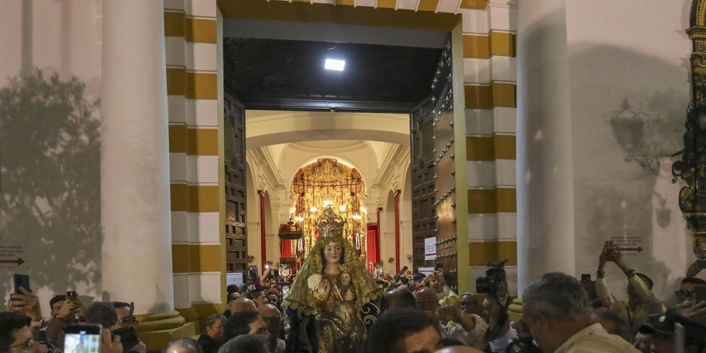 La Virgen de Valme resplandece en su romería