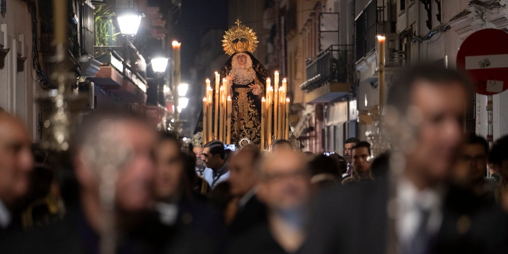 La Virgen de los Dolores, luz de Las Penas en una tarde - noche para la historia