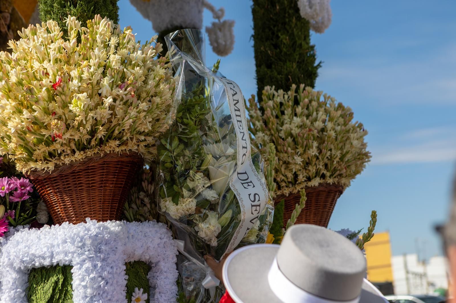 Dos Hermanas acompaña a la Virgen de Valme en su Romería