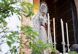 Los besamanos del fin de semana y el rosario de la Virgen de la Paz, en imágenes