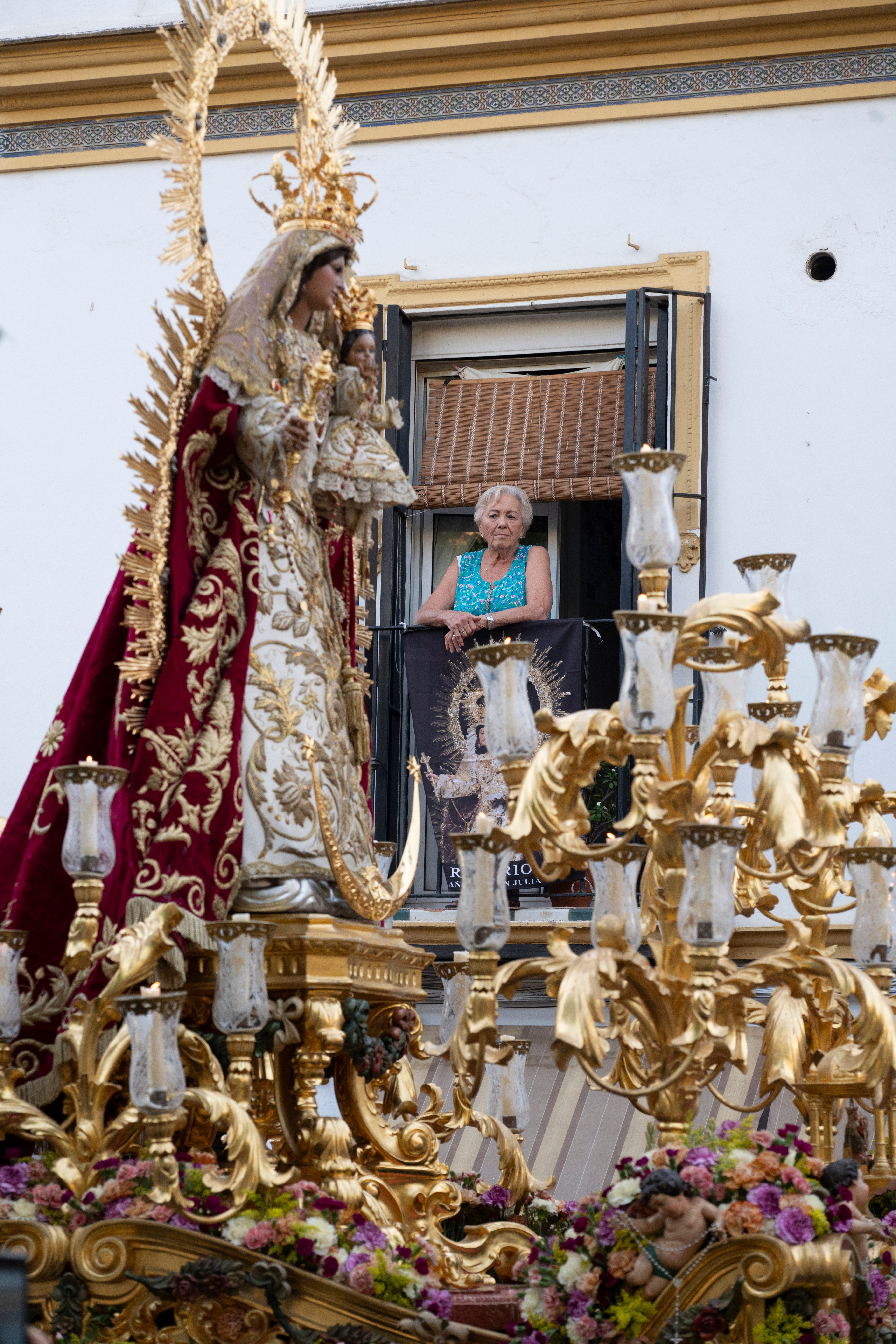 La salida del Rosario de San Julián y la Virgen de las Nieves, en imágenes