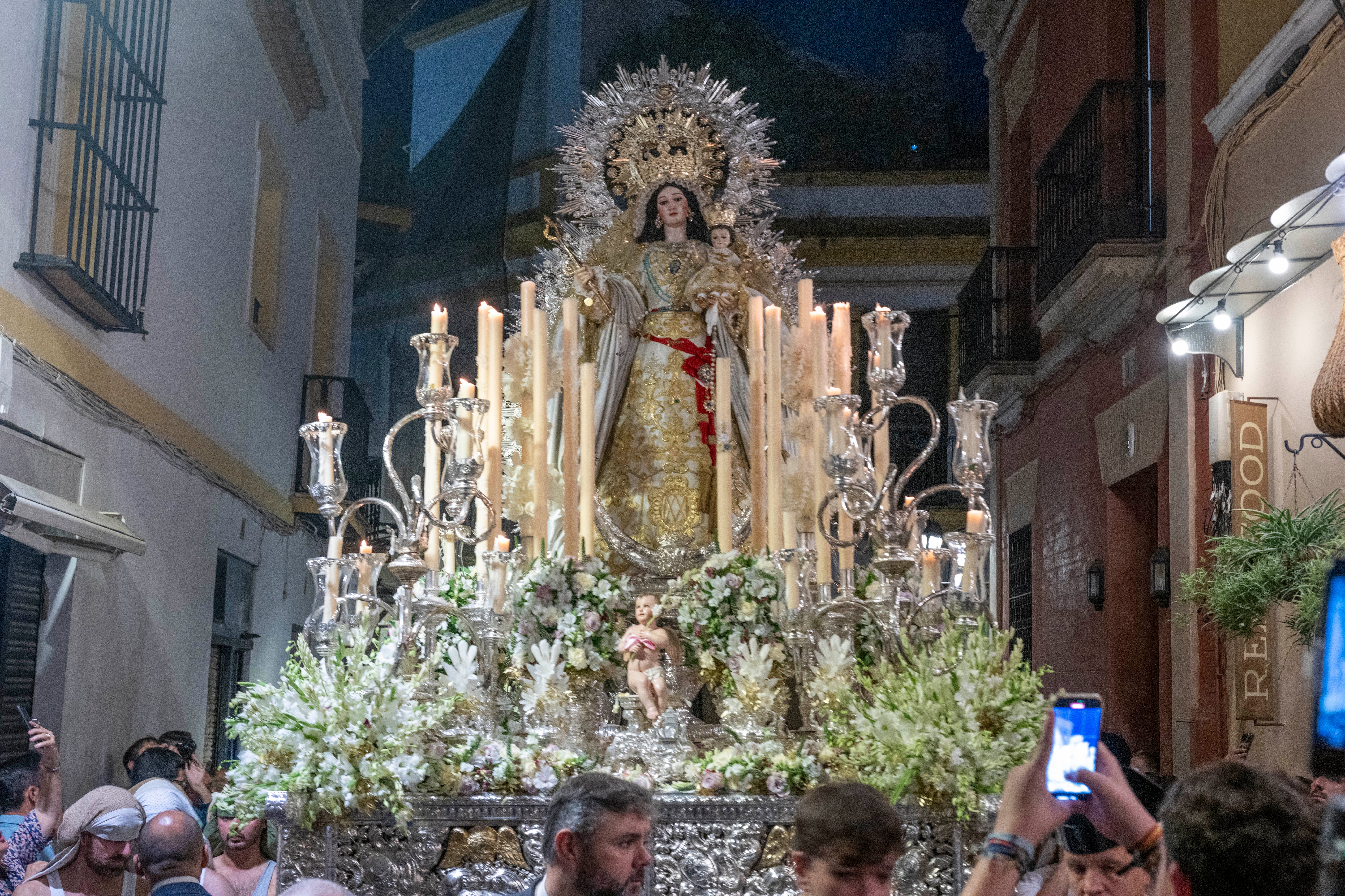 La salida del Rosario de San Julián y la Virgen de las Nieves, en imágenes