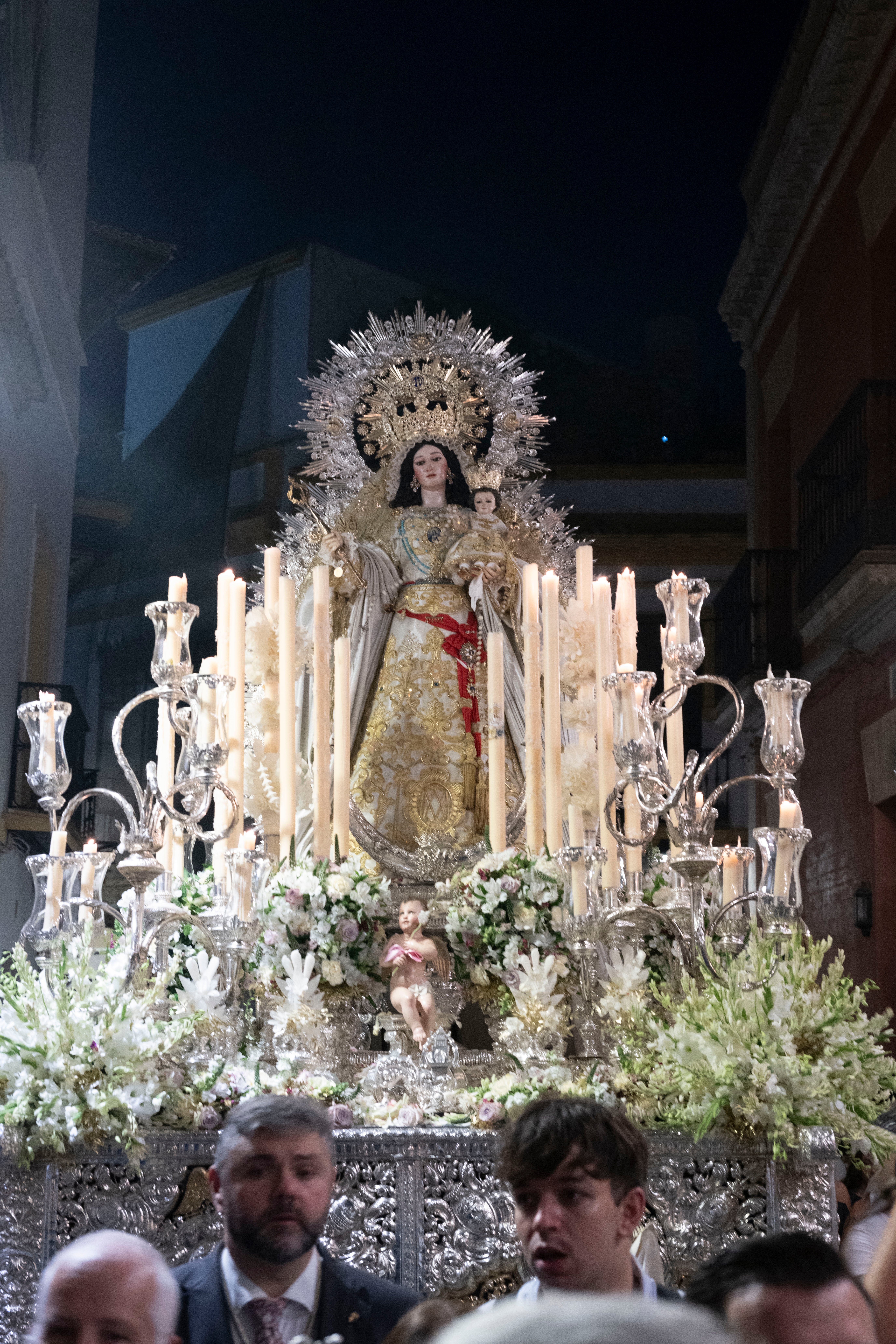 La salida del Rosario de San Julián y la Virgen de las Nieves, en imágenes
