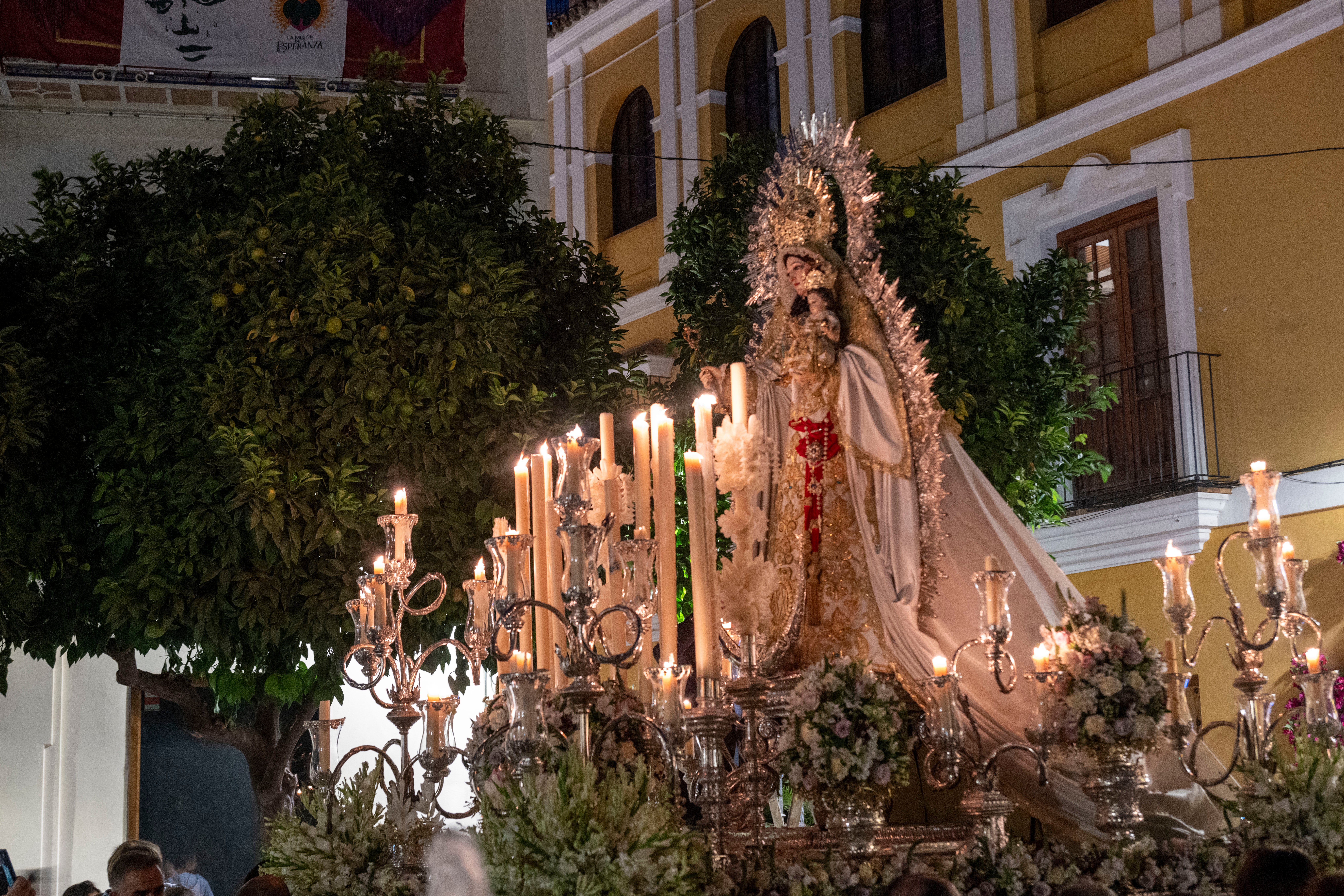 La salida del Rosario de San Julián y la Virgen de las Nieves, en imágenes