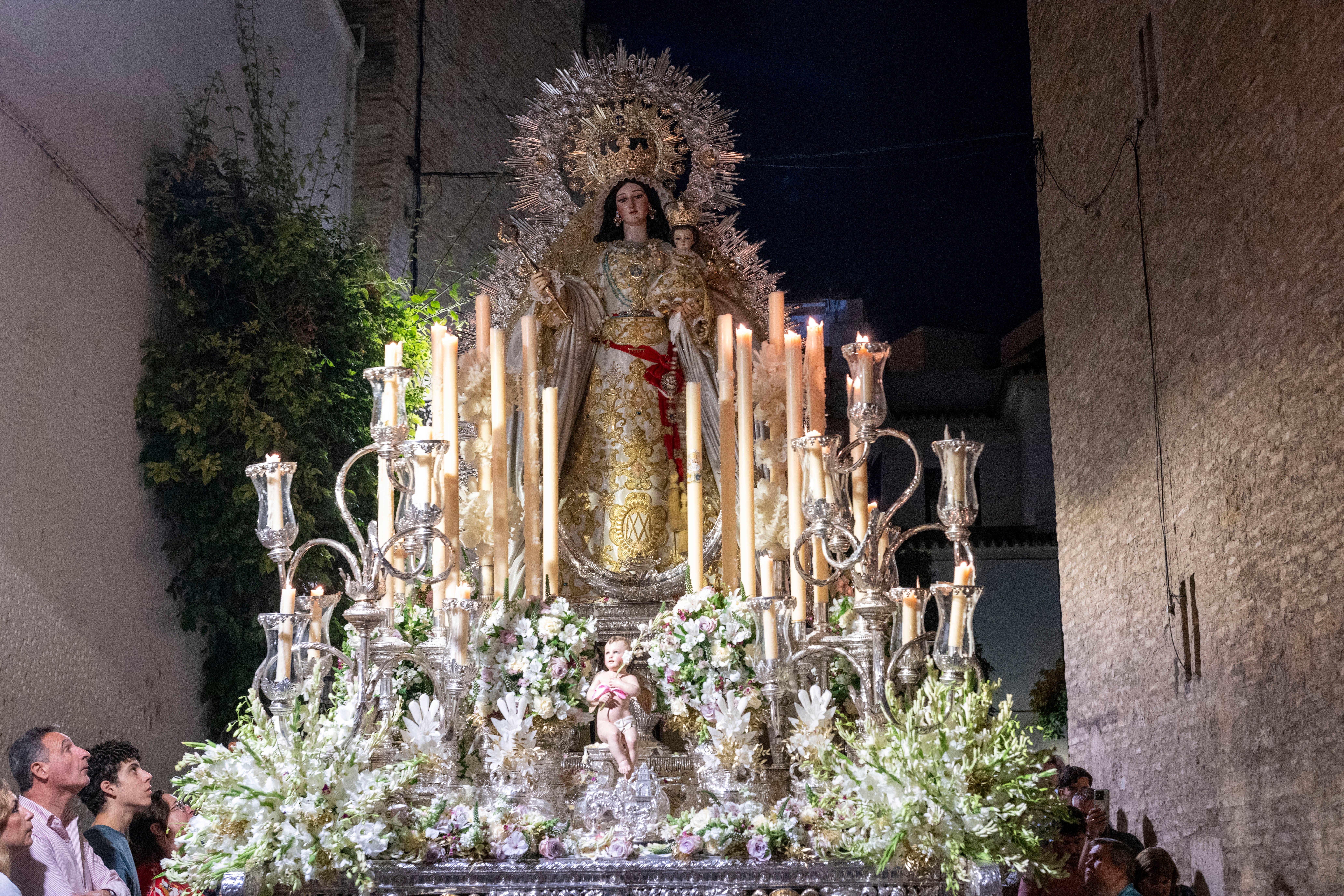 La salida del Rosario de San Julián y la Virgen de las Nieves, en imágenes