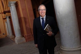 Gregorio Serrano:  «En mi novela reivindico a personajes clave de Sevilla como Otto Engelhardt o el marqués de la Vega-Inclán»