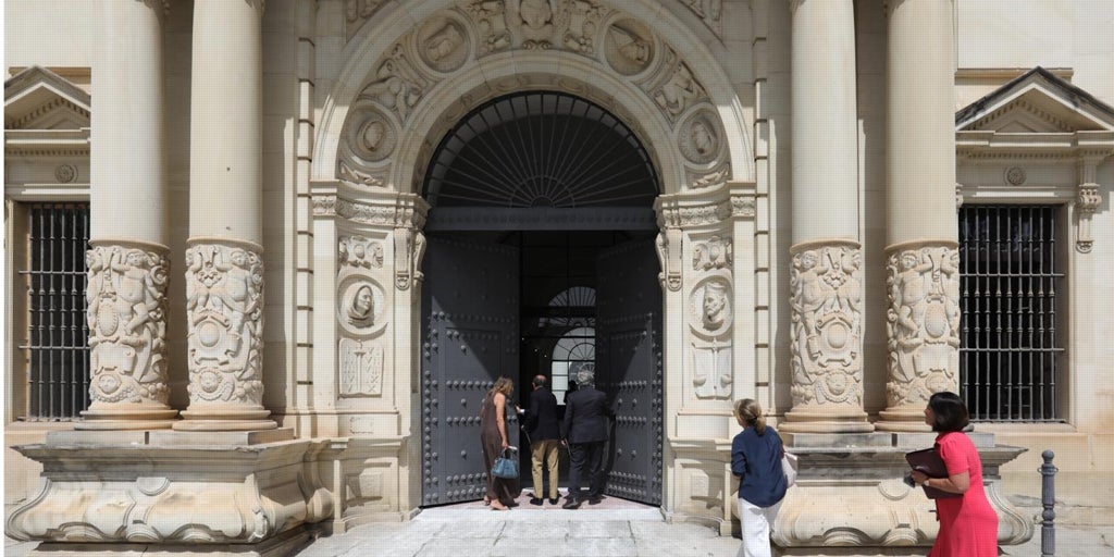 La Junta Electoral pone líneas rojas a los candidatos de la Universidad de Sevilla: 'no' al uso de aulas ni promesa de subida de notas