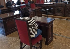 La Fiscalía sube a 23 años su petición de cárcel para la acusada de dejar a su bebé en la basura en Los Palacios por la «clara intención» de matarla