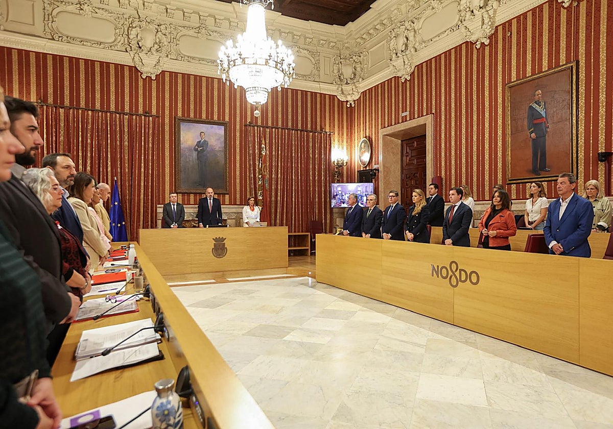 Minuto de silencio en el Pleno del Ayuntamiento