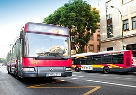 Cuidado si conduces por Sevilla: invadir este carril te puede costar 260 euros de multa