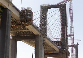 El puente del Centenario quedará cerrado al tráfico este jueves por la noche por las obras
