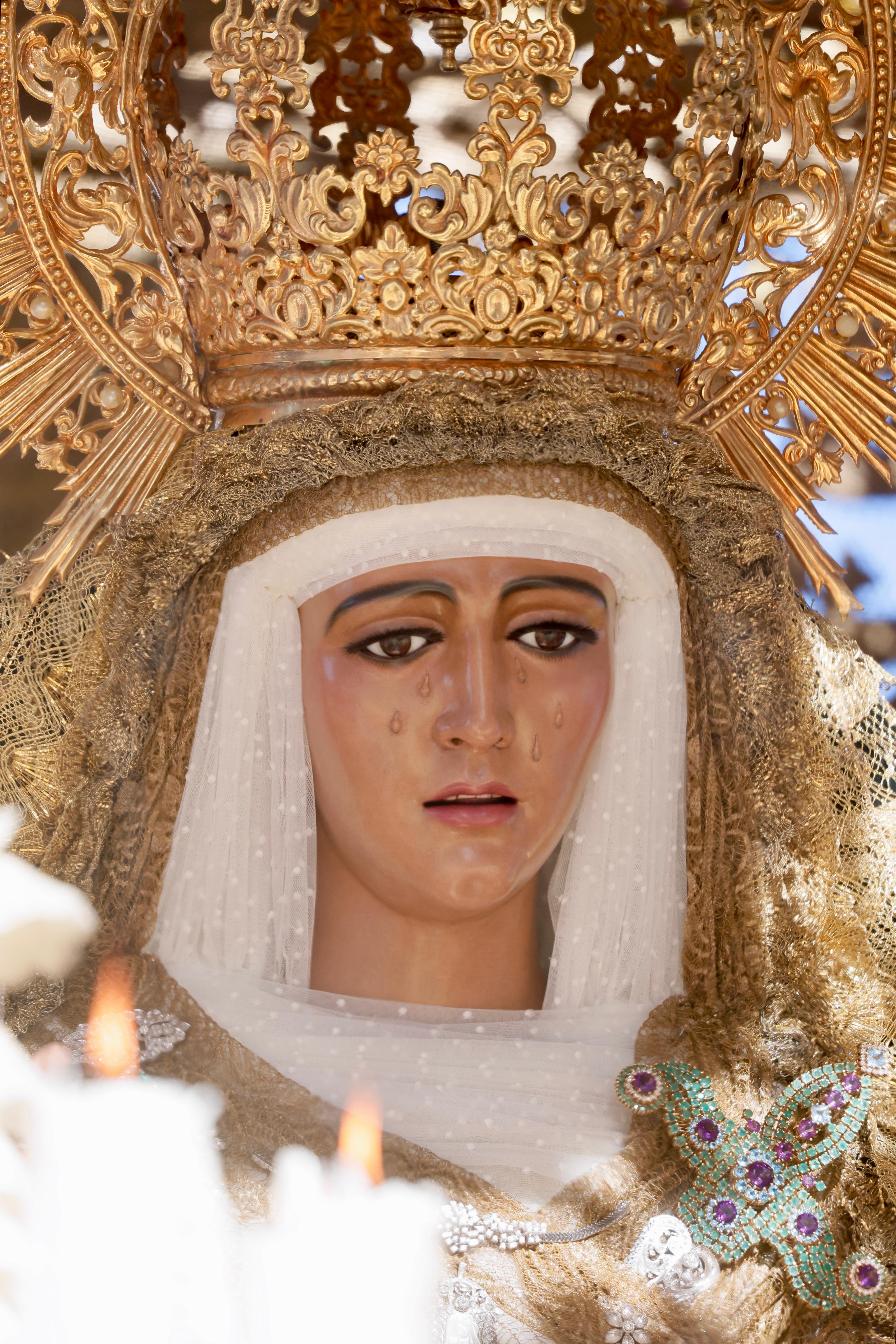 En imágenes, el traslado de la Esperanza de Triana a la Catedral