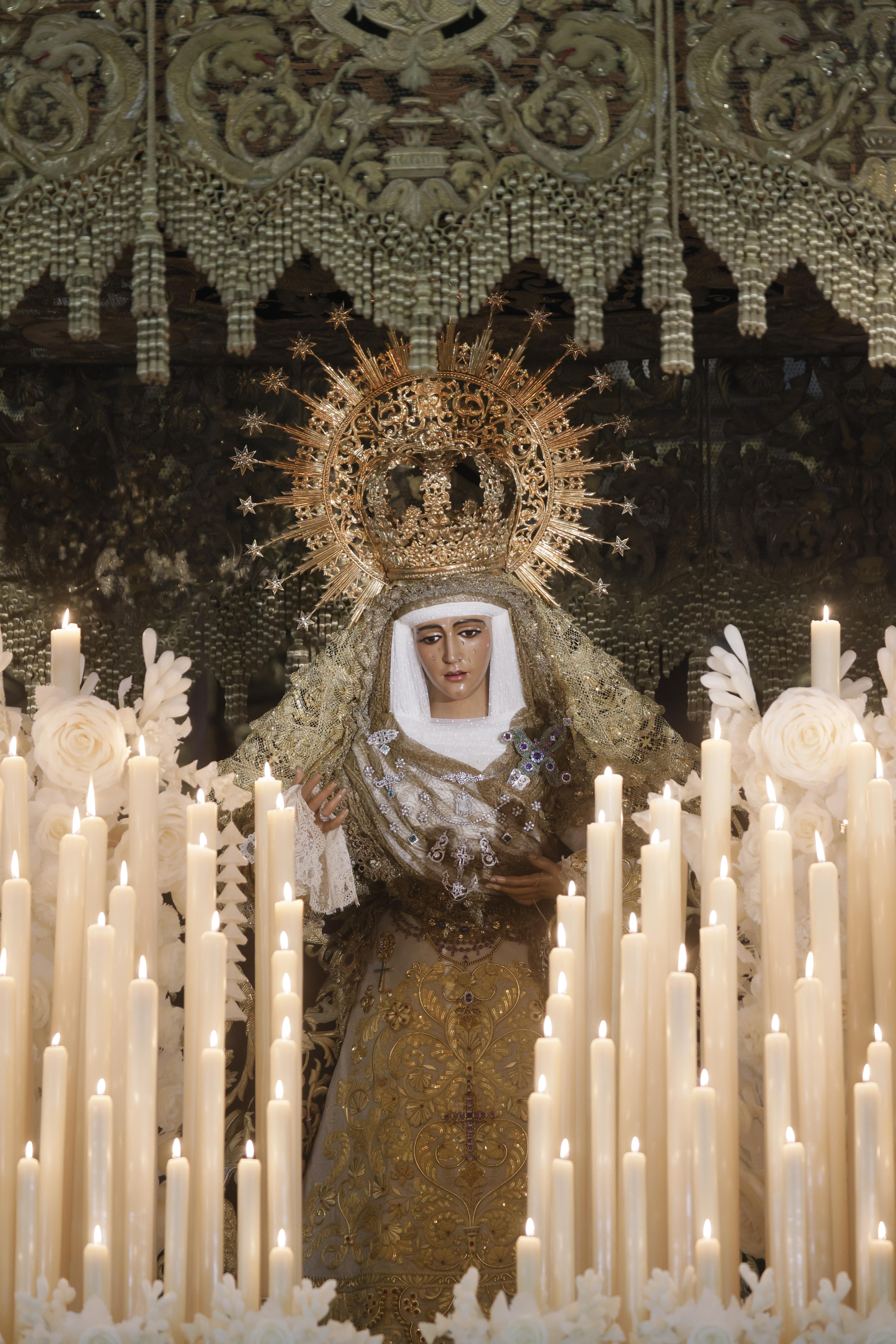 En imágenes, el traslado de la Esperanza de Triana a la Catedral