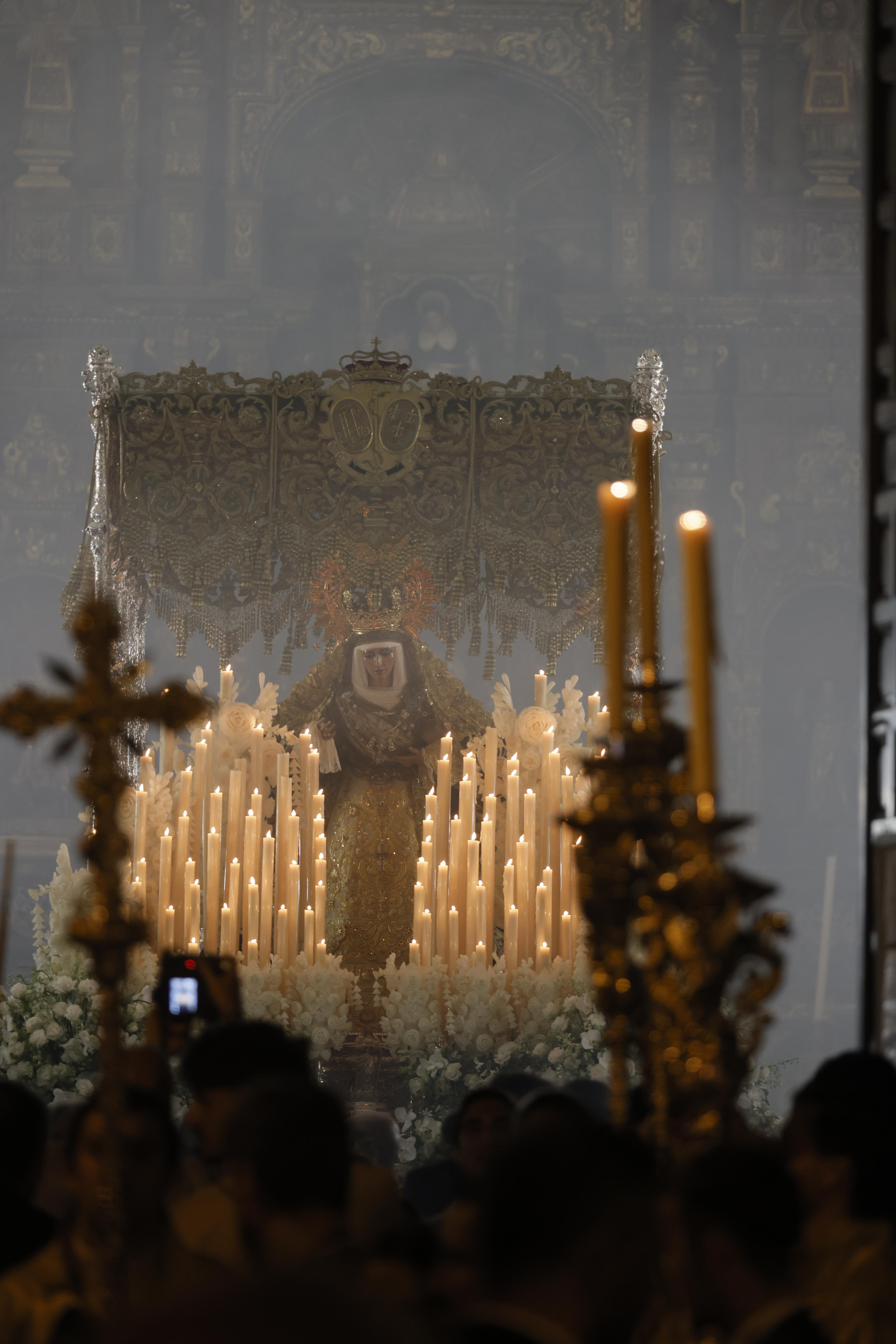 En imágenes, el traslado de la Esperanza de Triana a la Catedral