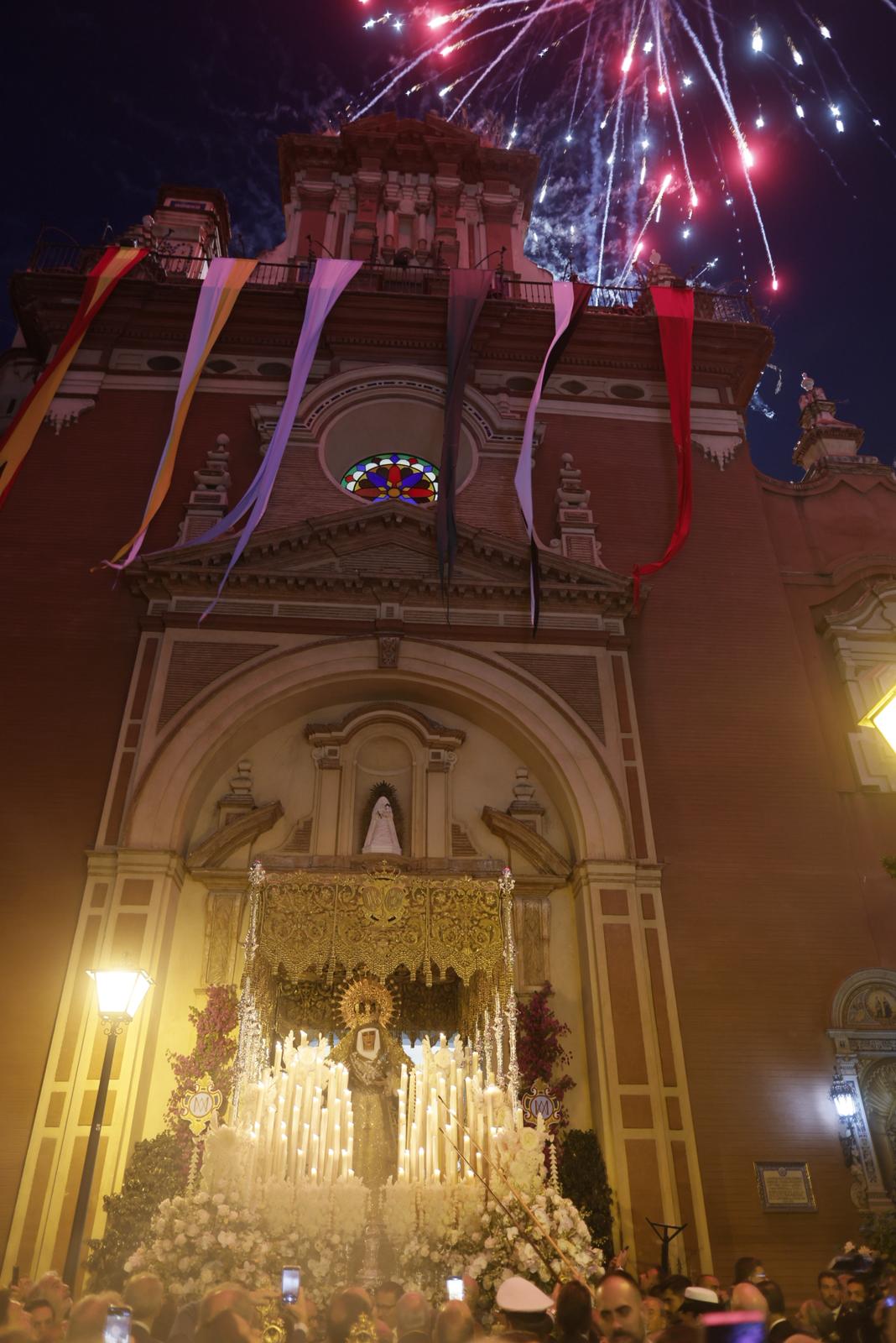 En imágenes, el traslado de la Esperanza de Triana a la Catedral