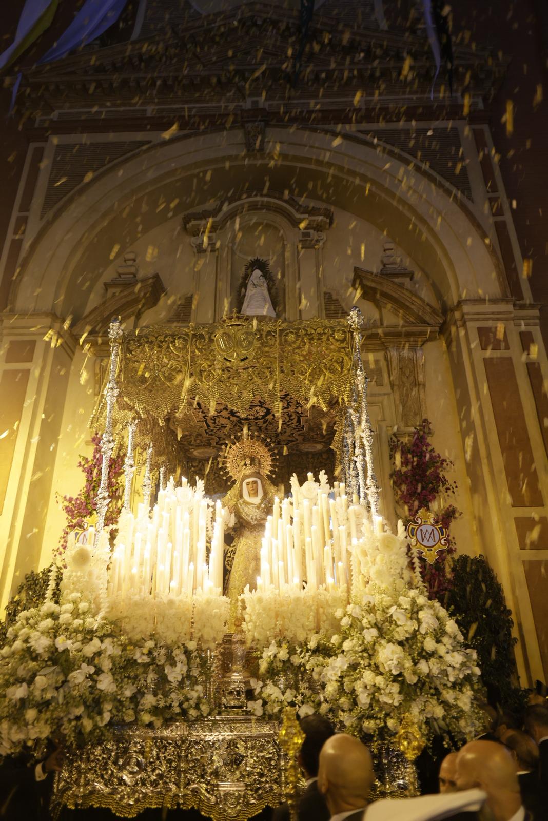 En imágenes, el traslado de la Esperanza de Triana a la Catedral