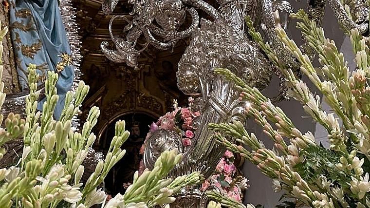 Detalles del paso de la Purísima de La Algaba