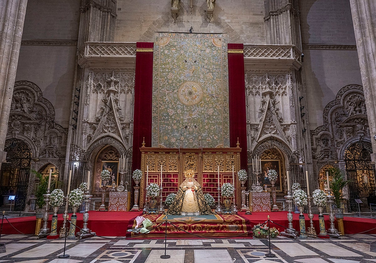 El besamanos extraordinario de la Esperanza de Triana