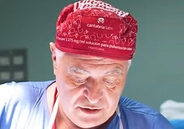 Miguel Saldaña, cirujano: «La anestesia local con sedación tiene una ventaja muy importante»