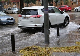 Inundaciones en calles y casas, un gran atasco y caídas de árboles en Sevilla con más de 600 incidencias registradas