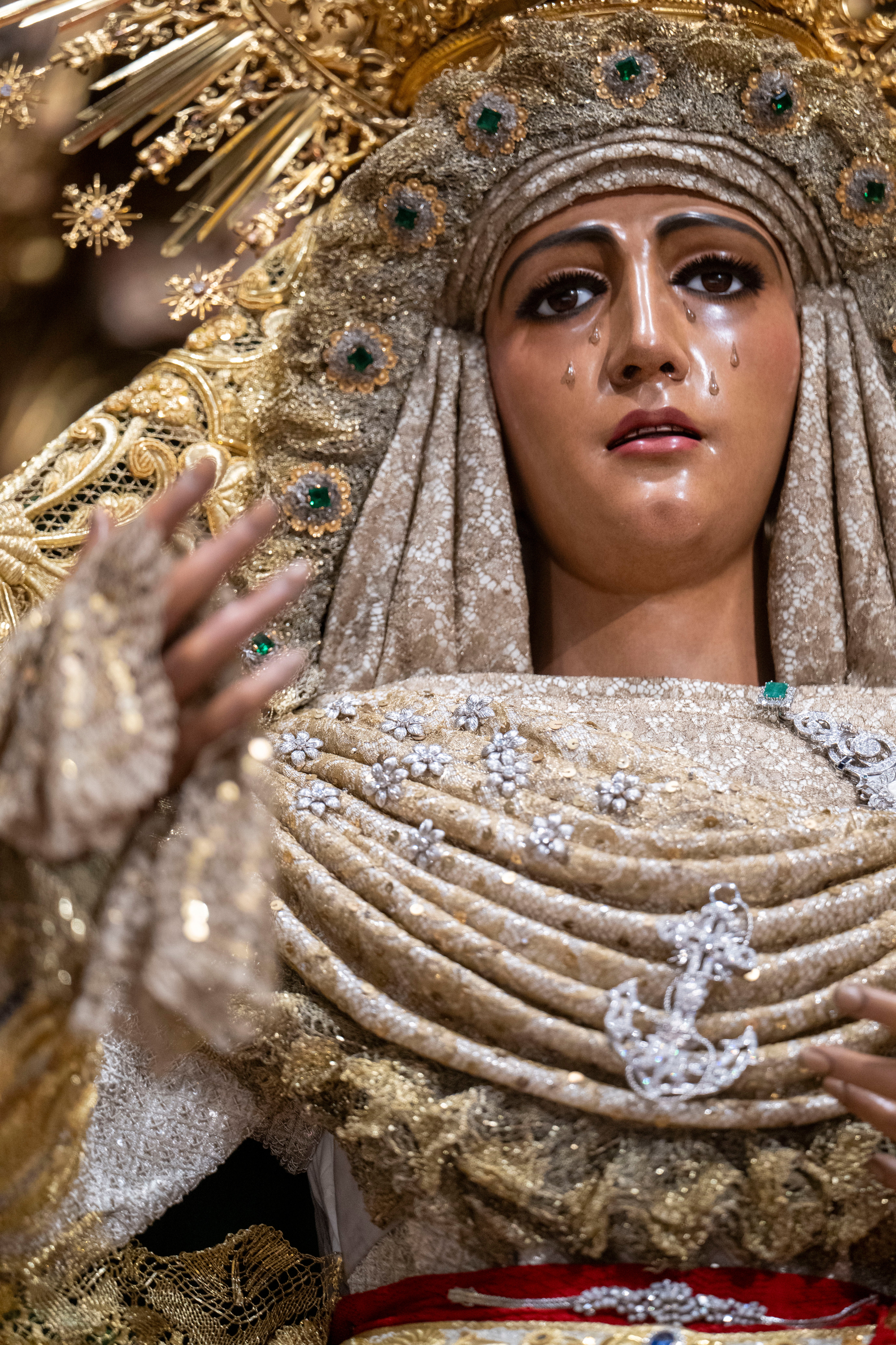 La Esperanza en el retablo mayor de la Catedral
