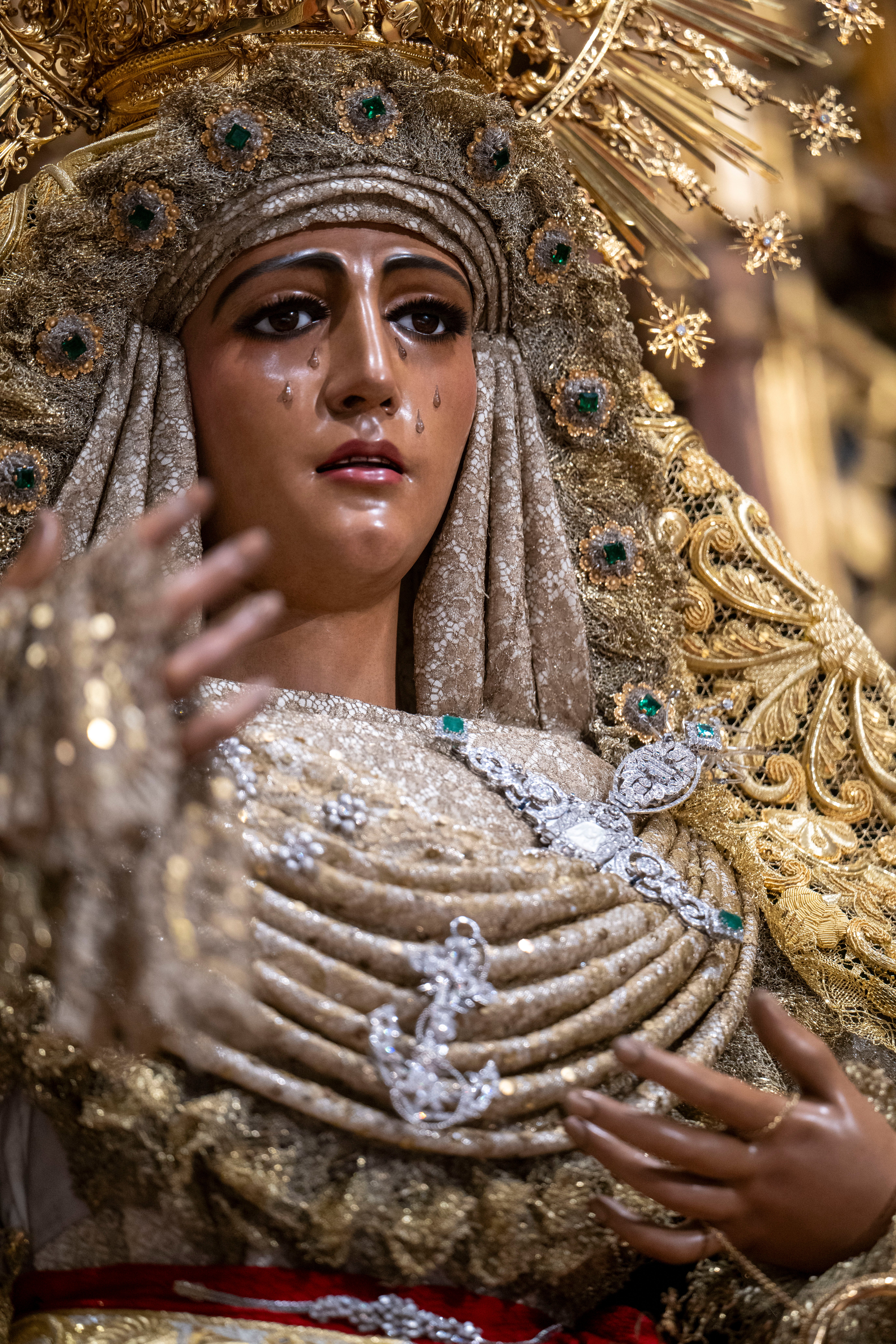 La Esperanza en el retablo mayor de la Catedral