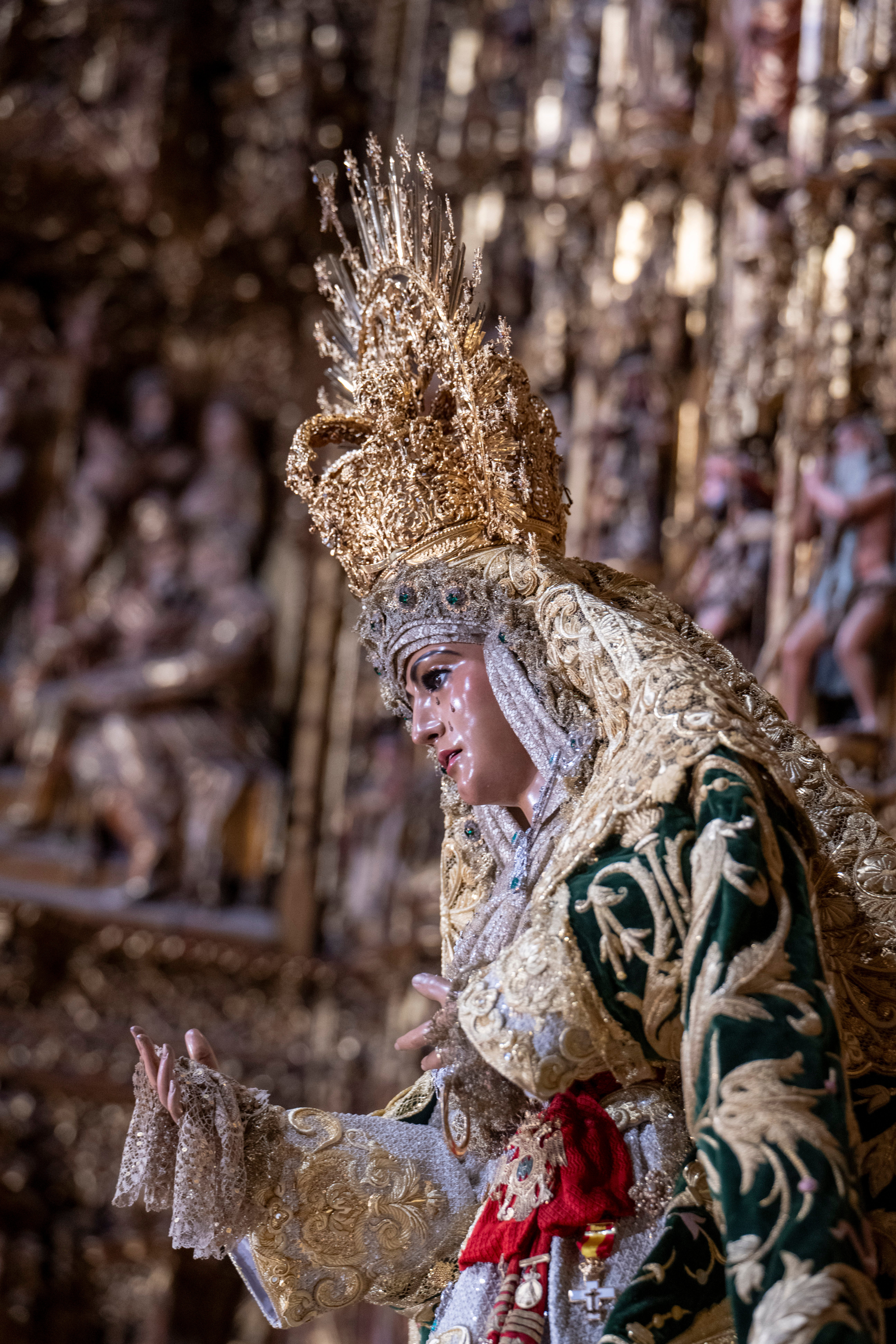 La Esperanza en el retablo mayor de la Catedral