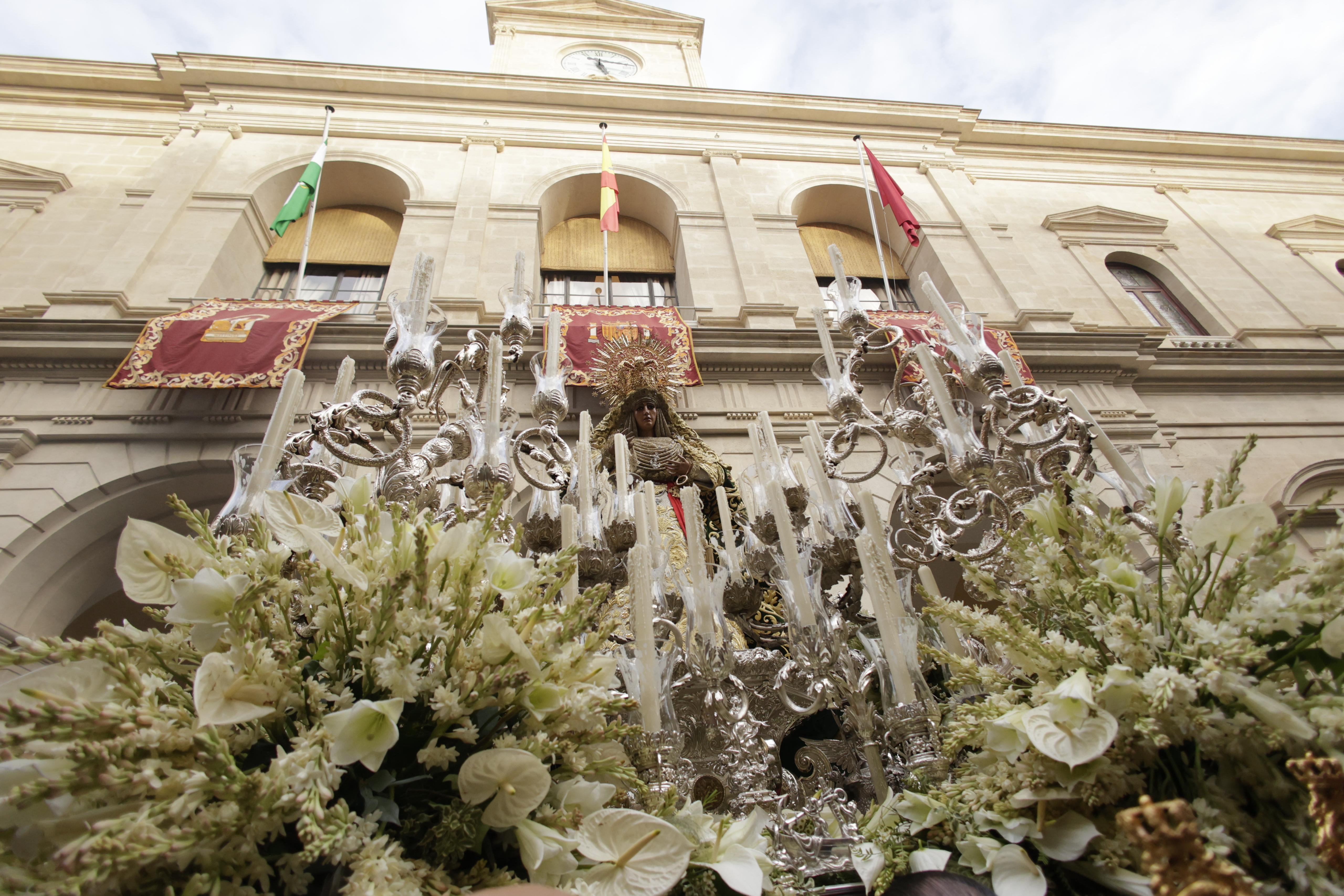 El final de la misión de la Esperanza de Triana, en imágenes