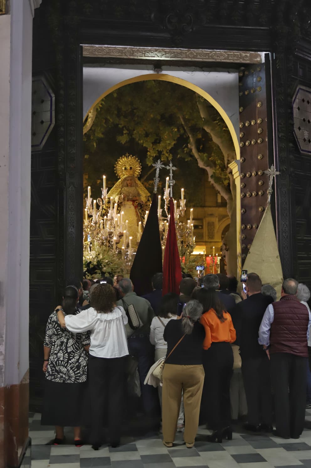 El final de la misión de la Esperanza de Triana, en imágenes