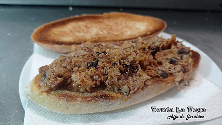 Esta es la venta de carretera de Sevilla que tiene tostadas gigantes: «Abiertos desde las 6 de la mañana»