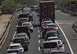 La AP-4 sólo tiene cinco centímetros de asfalto y soporta cinco veces más camiones tras el fin del peaje