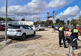 La Policía Local desmantela en pleno Halloween el parking ilegal de Isla Mágica, el más caro de Sevilla