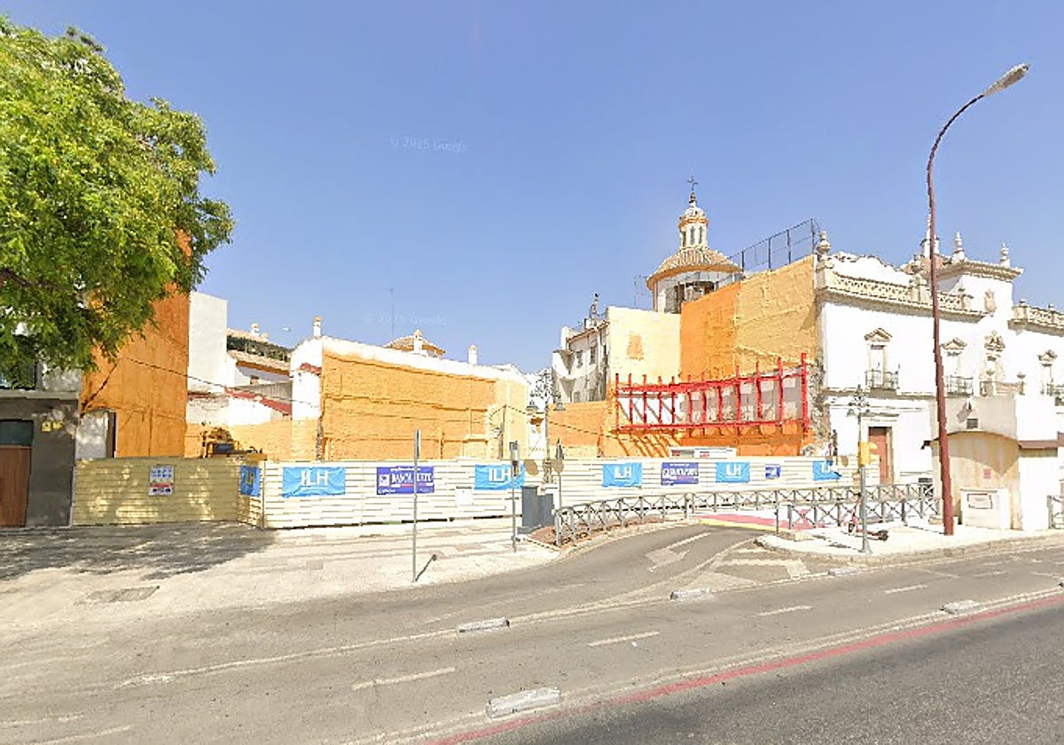 El solar donde se ubicará la nueva promoción de apartamentos turísticos en el Paseo Colón