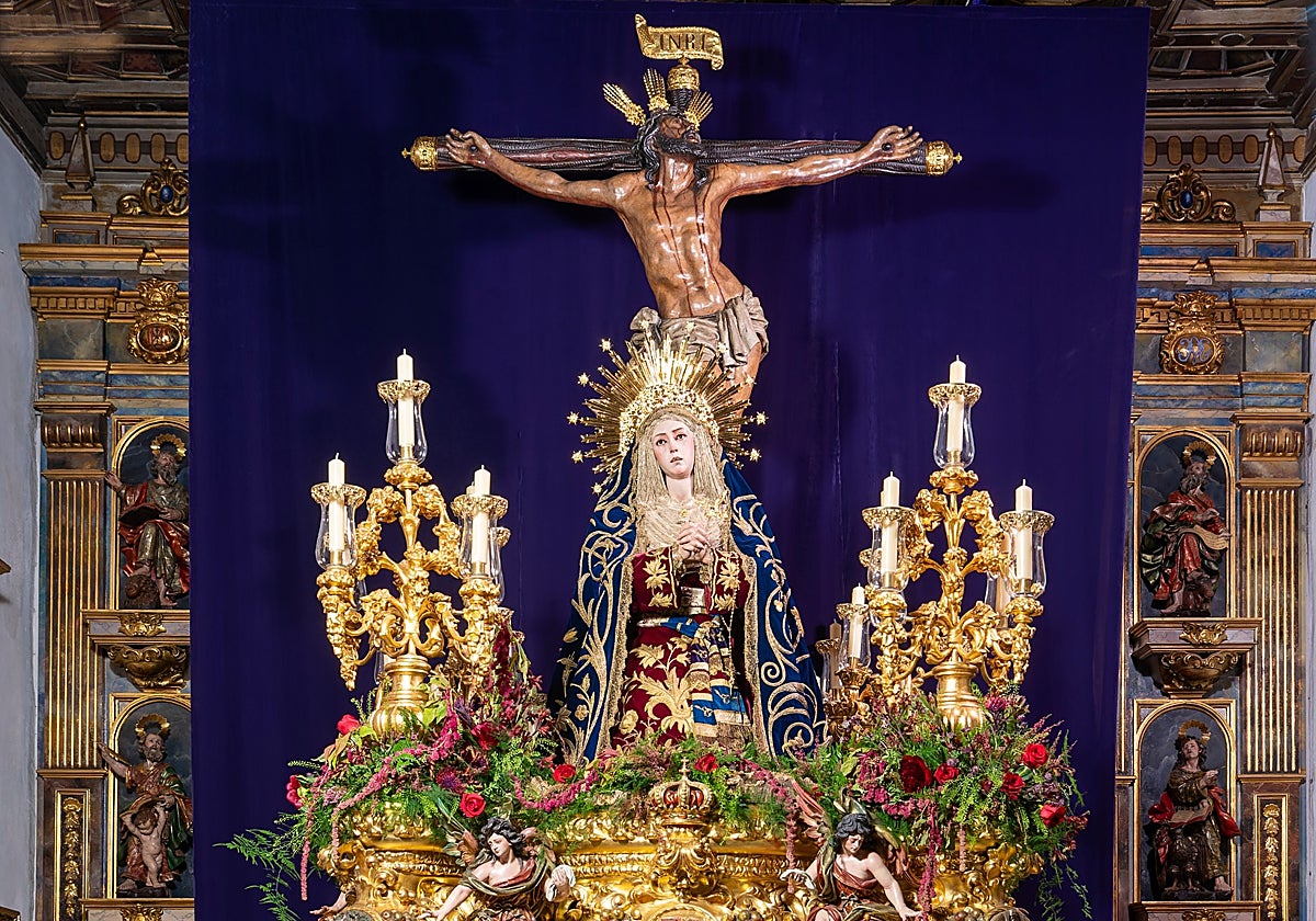 El Cristo de la Expiración y la Virgen de las Aguas, preparados para el Stabat Mater