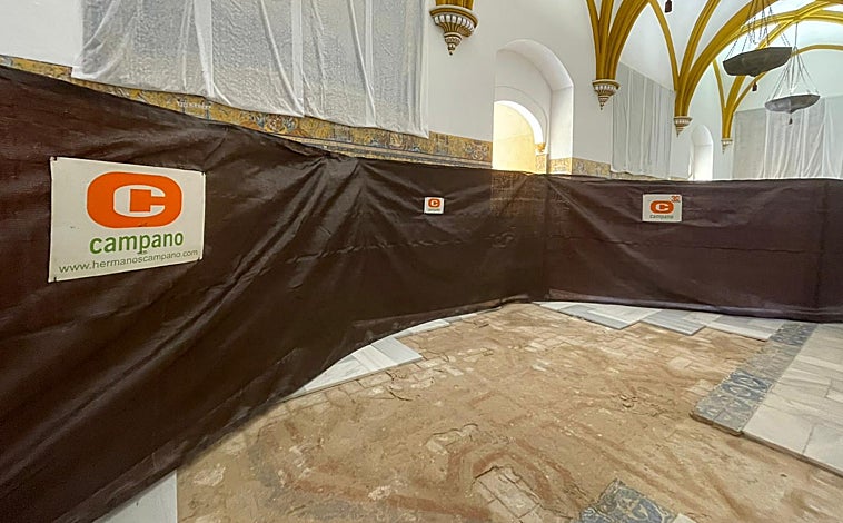 Imagen principal - La montea descubierta bajo el pavimento del Palacio Gótico del Alcázar de Sevilla