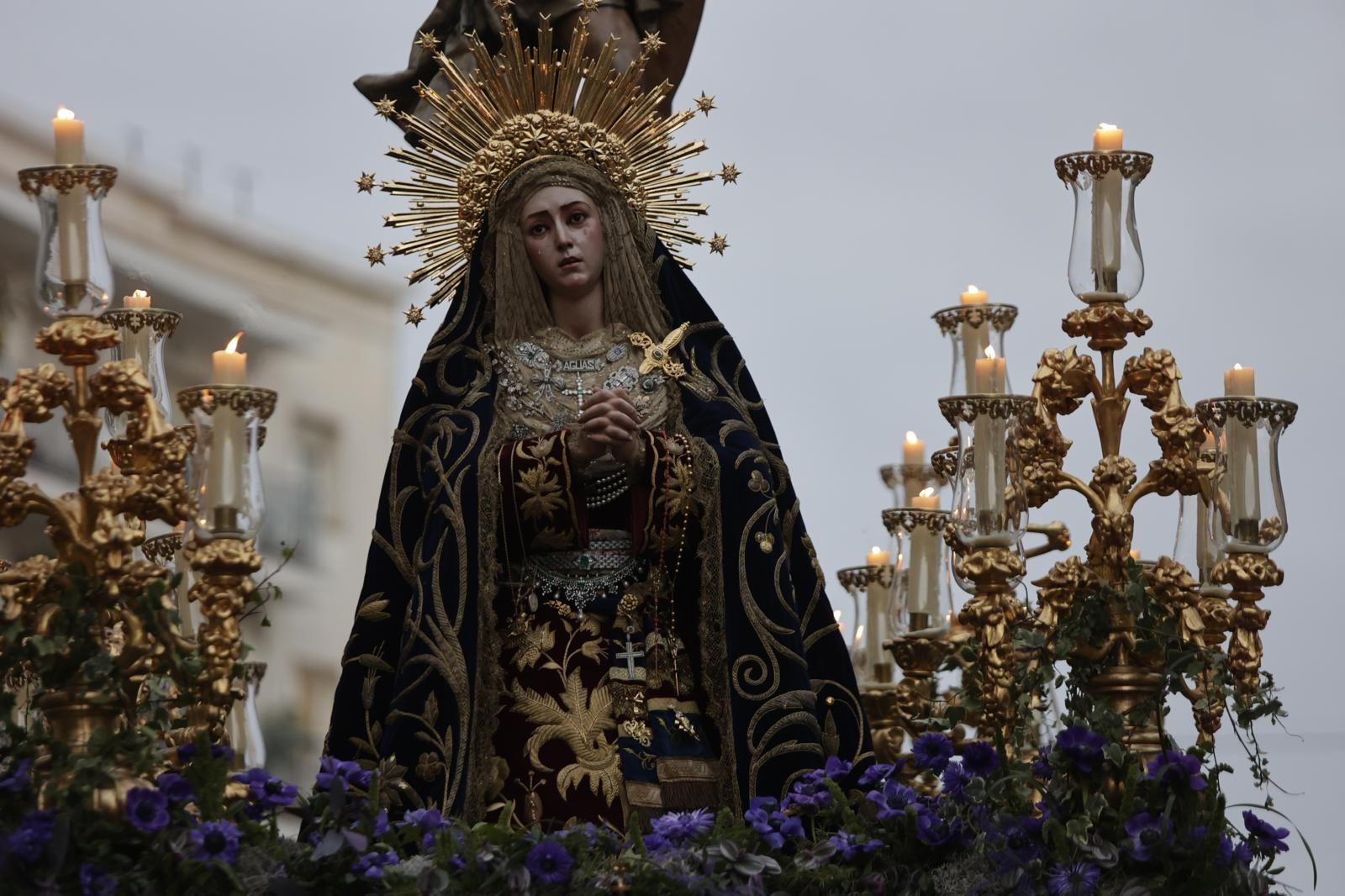 El traslado de la hermandad del Museo a la Catedral de Sevilla, en imágenes