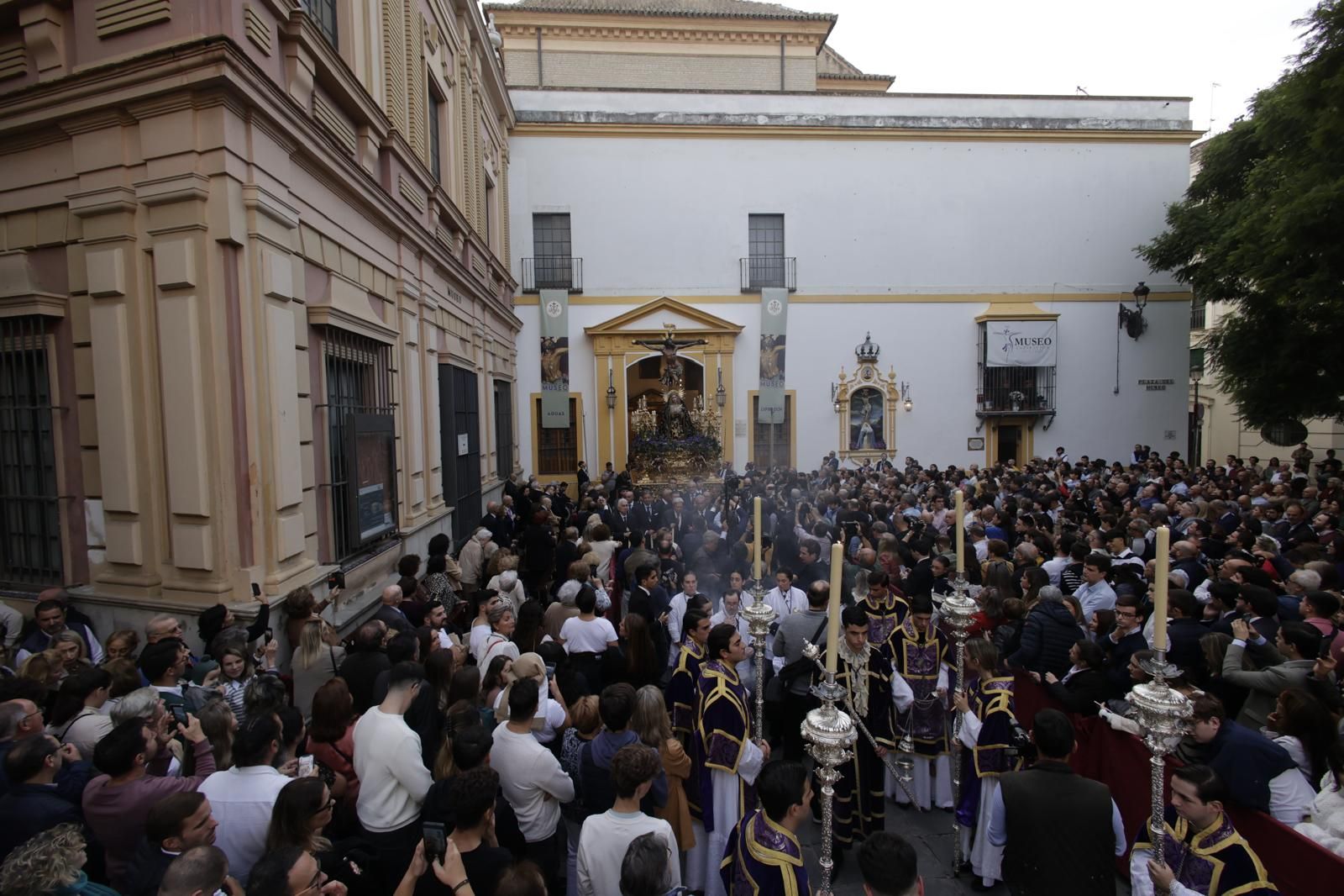 El traslado de la hermandad del Museo a la Catedral de Sevilla, en imágenes