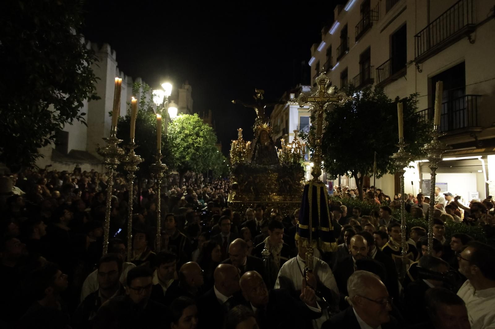 El traslado de la hermandad del Museo a la Catedral de Sevilla, en imágenes