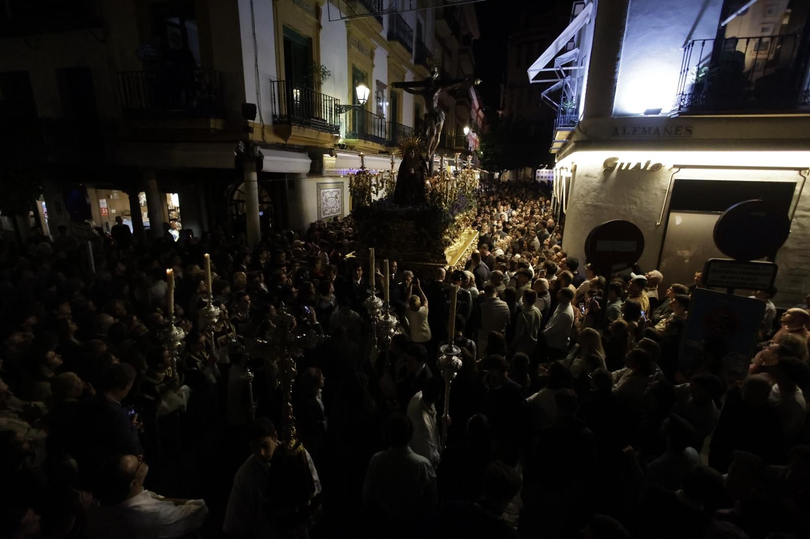 El traslado de la hermandad del Museo a la Catedral de Sevilla, en imágenes
