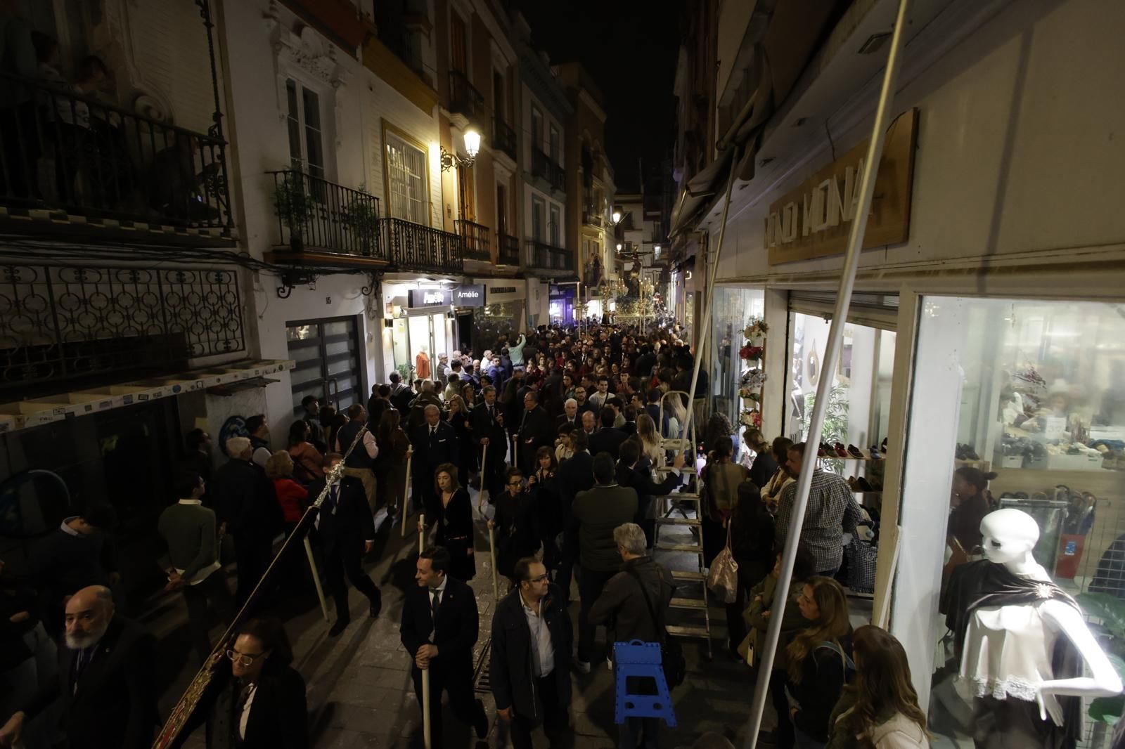 El traslado de la hermandad del Museo a la Catedral de Sevilla, en imágenes