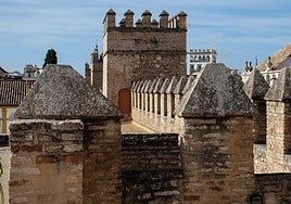 El Alcázar de Sevilla proyecta abrir el acceso a la muralla de la plaza del Triunfo desde el Patio de Banderas