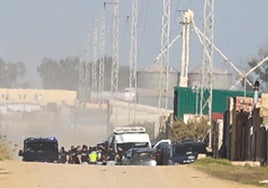 Nuevo despliegue de la Policía en las naves de Isla Mayor en busca de los narcos que hirieron a dos agentes